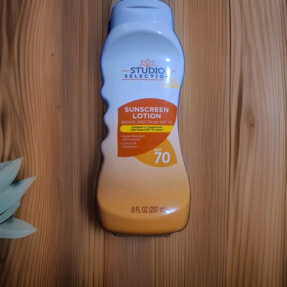 Studio Selection Sunscreen Lotion SPF 70 Broad Spectrum 8oz New Exp 12/23